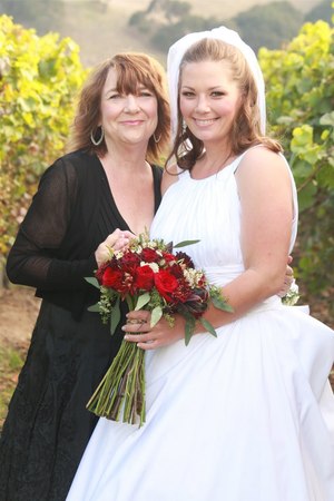 Bridal photos. Bride and Mother of the Bride