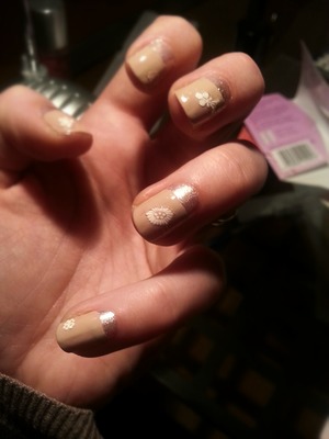 I don't do my nails very often as you might be able to tell but I kinda like the glitter and nude combination.