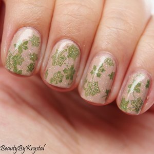 base color Barielle Kiss Me Kate
stamping color Barielle Irish Eyes
http://www.beautybykrystal.com/2014/11/leafy-nails-busygirlnails-week-3.html