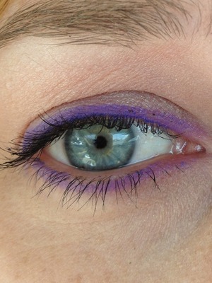 Shany purple eyeliner 