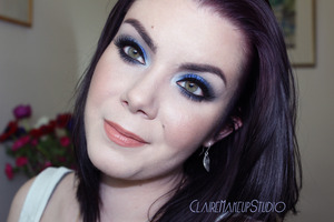 Here is the tutorial for this look : http://www.youtube.com/watch?v=AeTjugModFw