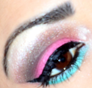 Pink eyes with soft brown crease and a blue for the lower eyes