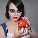 Twisted Princess Snow White and Rotten Apple