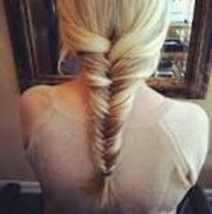  Creds of to picture to http://blog.sorellasalon.com/2011/10/12/tutorial-fishtail-braid/ I love these! They can dress up or down.