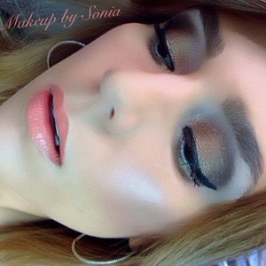 Hi! This is a sort of natural look I did for day look...I went with neutral colors on my eyes, a lot of shimmer on my cheeks and a lovely lovely lip color by MAC! Hope you Like!