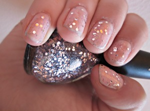 Glittery classic nails , easy , and discret . xox