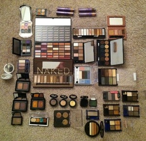 http://sparklethat.blogspot.com/2011/11/my-eyeshadow-collection.html