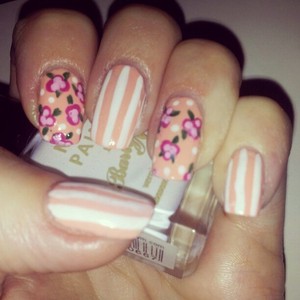 Simple floral and stripes mani