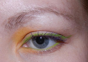 Green liner, with a pop of yellow