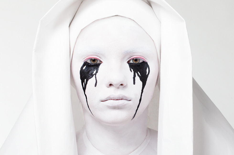 6 Black-and-White Halloween Makeup Looks