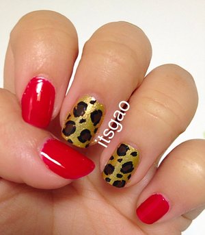 Combine red with leopard/cheetah prints for a sexy nail art!! 
IG: itsgao