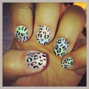 Pastel ombre cheetah nails !