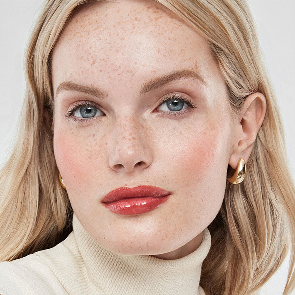 Hourglass Model wearing Sculpt & Gloss Duo