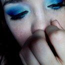 Bright blue smoky eye 