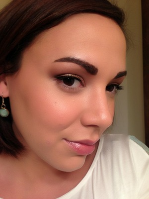 Soft makeup, strong brows. Love it!