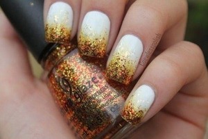 Cute glittery nails :) 