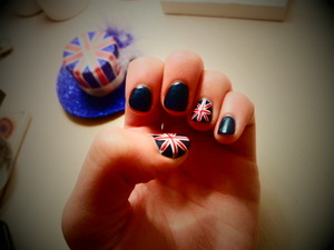 In light of the Queen's jubilee, i decided to add a bit of creativity to my usual nail look. Video tutorial to follow. :)