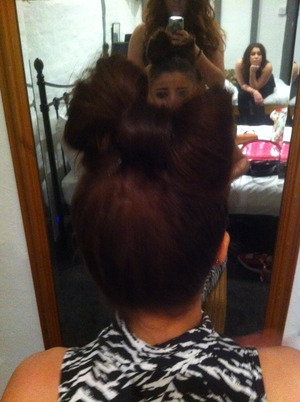 BOW

Pony tail, separate into three sections, create bow shape, grip, make bigger, smooth down, and spray 
Xo 