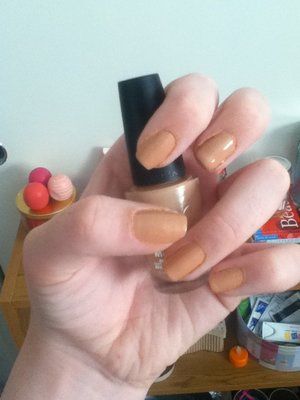 Love the nude nails so I decided to try it out myself!