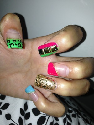 Neon nails