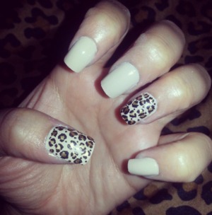 nude/leopard nails.