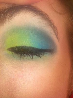 just playing around with some colors. it's summery and colorful, i like it (: