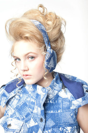 F/W 2011
Featuring Hibiscus!
Hair by Amy Farid
Makeup by Kristi M.
Photo by Marco Roso