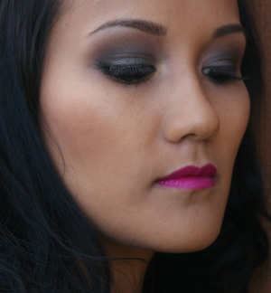 i did this dark eye magenta lip