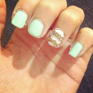 re-fresh mint and white with gold chain