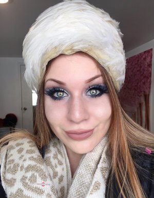 The ideals of Winter sealed with a fluffy vintage hat ;)!
http://theyeballqueen.blogspot.com/2016/12/snowy-wintery-blue-cut-crease-w-nude.html