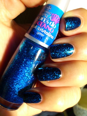 Esmalte glitter azul, coleção Cores do Oceano da Impala.