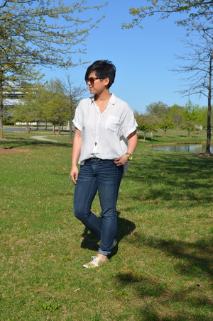 this is actually what I wore yesterday while I was down near DC. It was a gorgeous, but windy day out. glad to know that my hair made it through. 