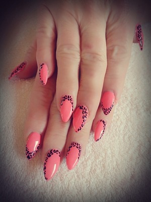 this was a manicure i made with gel nail polish in peach color and with a black leopard art design
