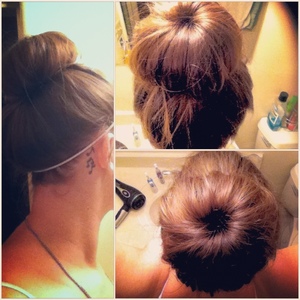 I finally mastered the sock bun! How exciting?!
•tube sock 
•ponytail holder
•bobby pins