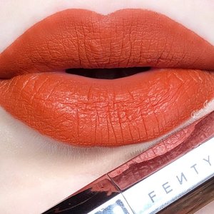@fentybeauty @fentycorp Freckle Fiesta is suuuuch a beautiful warm orange shade! I love also how the mattemoiselle lipsticks glide right on, too. Should mention I as you jeaniez know am sillylilleejean so I laugh and smile A LOT! Love how even after smiling and such the fentybeauty frecklefiesta shade stays put and doesn’t feather nor fade off. https://www.instagram.com/p/Bsdu7rAHUuz/