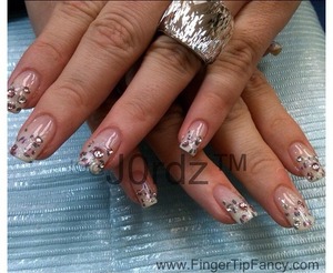 FOR DETAILS CLICK BELOW:
http://fingertipfancy.com/white-ombre-leopard-nails