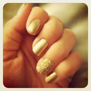 oh man I love this. my nails totally got the midas touch last night. 