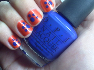 For this design I used Sally Hansen Xtreme Wear in the colour Crushed and O.P.I. in the colour Dating A Royal.