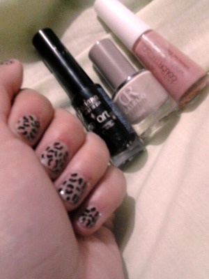 My first time doing this animal print! What do u think about it c:?