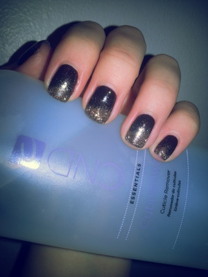 Love!

Products used:
Fedora Shellac colour
Gold glitter