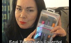 Real Techniques Travel Essentials Kit Review