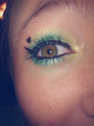 My cousin did my makeup because she's a make up artist .. Do y'all like ? 