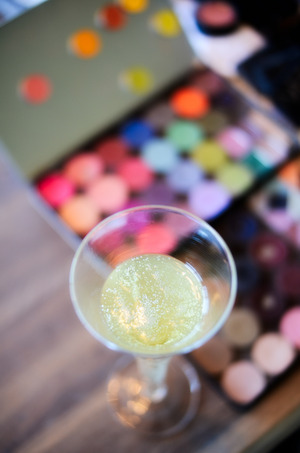 nothing beats champagne and an endless eyeshadow palette