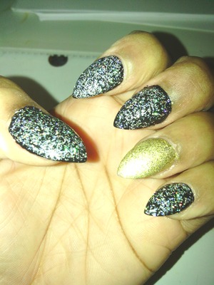 first time doing this buh my nails i love it!