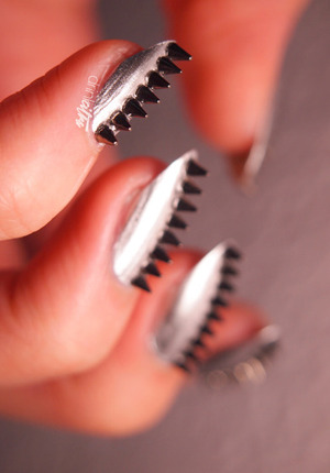 http://www.drinkcitra.com/2014/03/spike-rivet-stud-nail-design.html