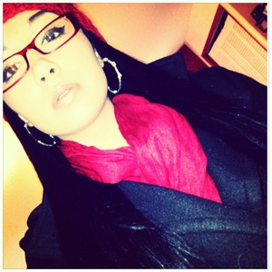 I decided to ware a red and black look today. For the red i chose to have on my red hate,glasses ,scarf and toms and with that a black jacket and some dark blue jeans.