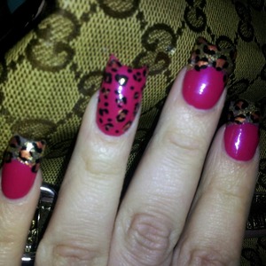 love these dark pink and gold nails with hand painted design