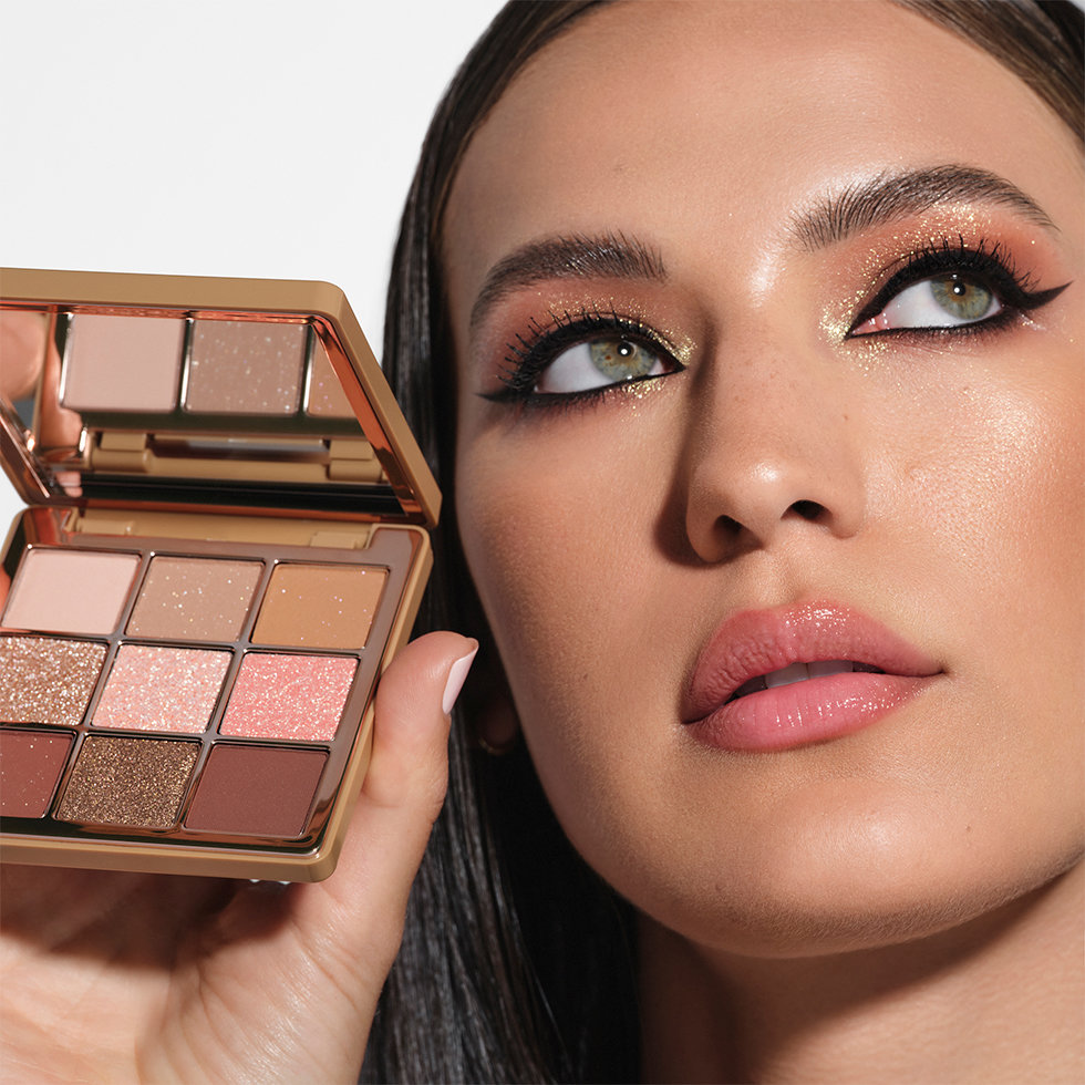 Anastasia Beverly Hills model wearing the Mini Eyeshadow Palette Spice