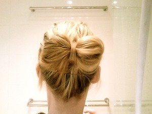 Everyone seems to want the cute hair bow today, so here is mine and its fairly easy to do :D 