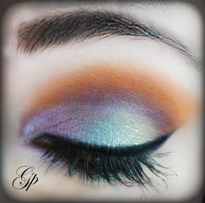 Tutorial of this look here: http://fromvirtuetovicemakeup.blogspot.it/2014/08/sunset-colors-snapshot-palette-tutorial.html

Bright sunset-inspired makeup ft. Sleek palette Snapshot

Products not mentioned:
- Sleek iDivine palette in Snapshot
- L'Oreal gel intenza eyeliner in Black
- Nabla Velvetline in Bombay Black

